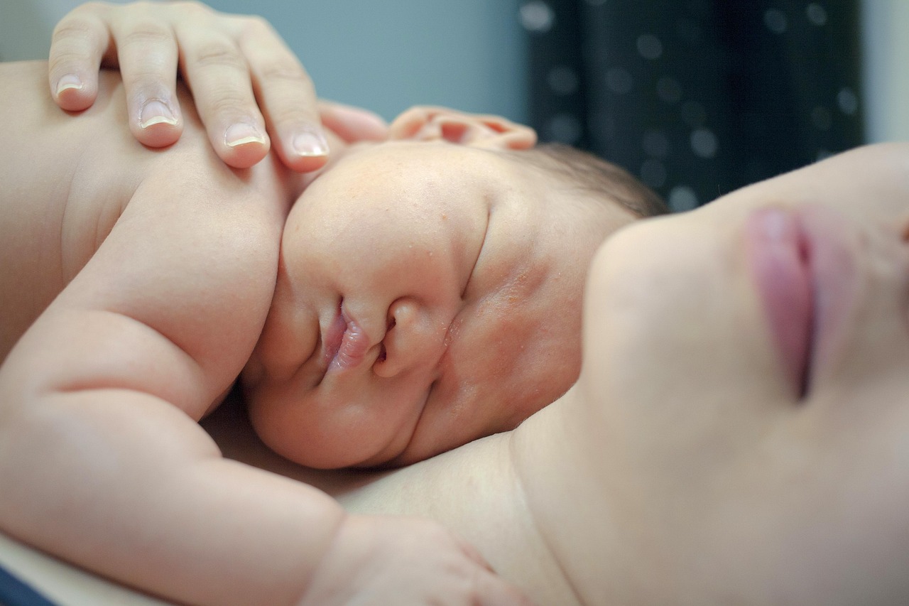 umfassende tipps und ratschl&auml;ge zur pflege von neugeborenen f&uuml;r eine gesunde und liebevolle betreuung ihres babys.